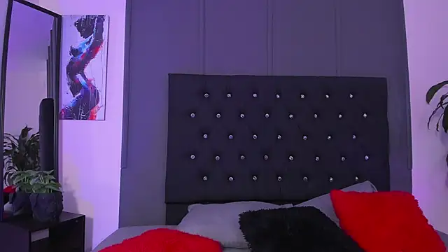 lyra-rain online show from March 13, 2025, 2:33 pm