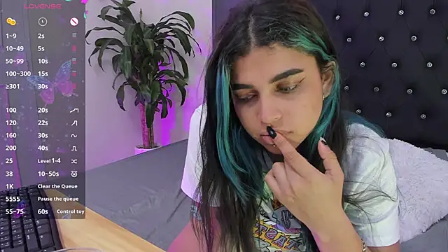 lyra-rain online show from February 12, 2025, 5:37 pm