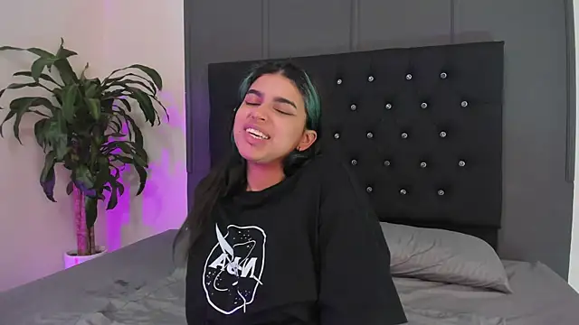 lyra-rain online show from March 2, 2025, 6:24 pm