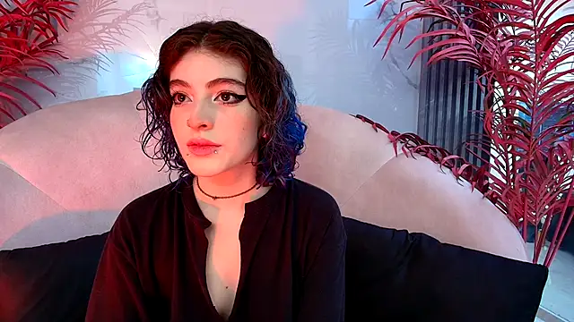 EvaHalsey online show from October 24, 2025, 7:35 pm