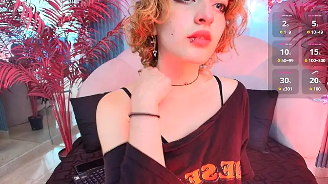 EvaHalsey online show from September 8, 2025, 8:19 pm