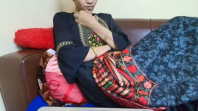 Srabontii online show from December 4, 2025, 9:08 am