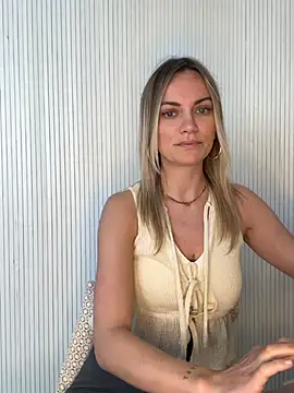 Snapshot of Milla__one chatting on April 27, 2026, 9:29 am Milla one online show from April 27, 2026, 9:29 am