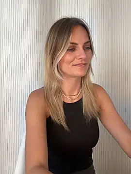 Snapshot of Milla__one chatting on June 8, 2026, 10:05 am Milla one online show from June 8, 2026, 10:05 am
