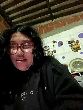 dafne19  online show from November 17, 2025, 5:33 am