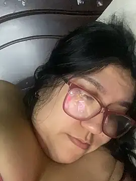 dafne19  online show from November 14, 2025, 4:38 am