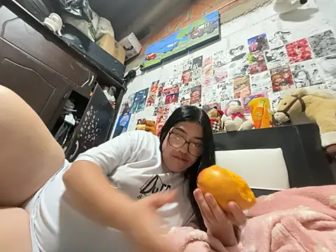 dafne19  online show from April 17, 2026, 4:15 am