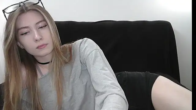 Snapshot of ErikaShyy chatting on May 12, 2026, 11:49 am ErikaShyy online show from May 12, 2026, 11:49 am