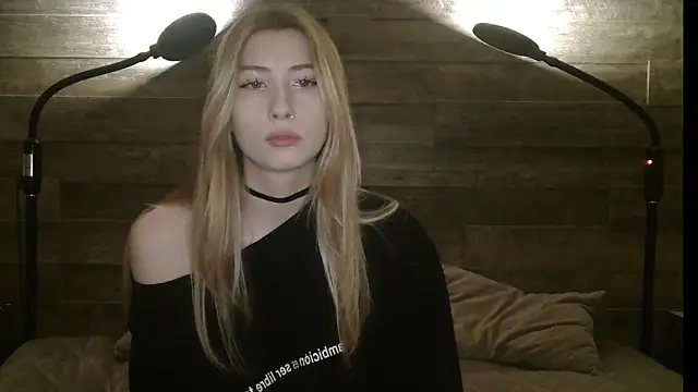 ErikaShyy online show from November 26, 2025, 10:48 am