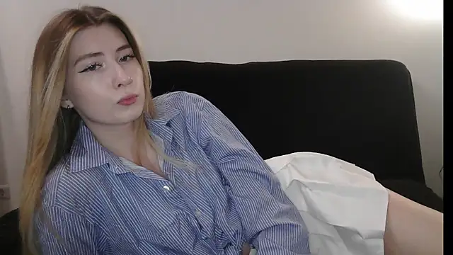 ErikaShyy online show from March 4, 2026, 10:56 am