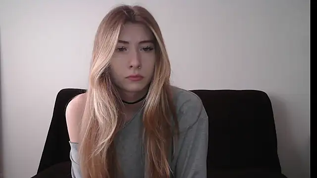 ErikaShyy online show from October 6, 2025, 11:22 am