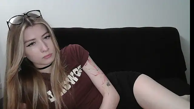 ErikaShyy online show from February 17, 2026, 10:12 am