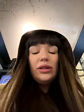 Sophie Avory online show from November 25, 2025, 7:47 pm