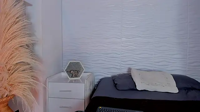 LiaFlowers online show from March 13, 2026, 8:19 am