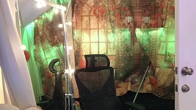 cunty tranny lydia online show from October 9, 2025, 4:13 am