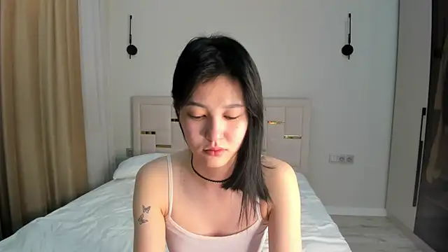 Lola Peach online show from February 21, 2026, 5:31 am