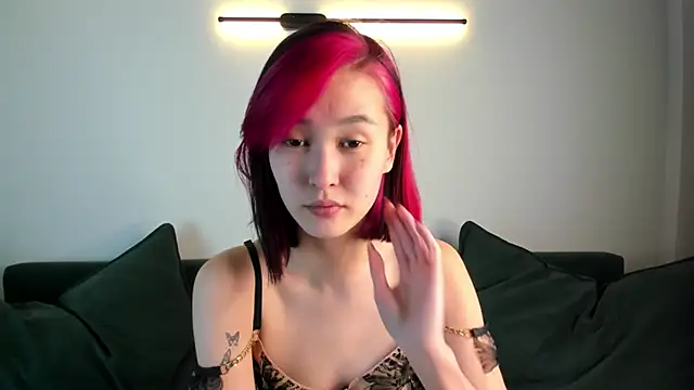 Lola Peach online show from September 20, 2025, 5:01 am