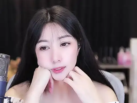 Nuyoah-77 online show from September 16, 2025, 5:14 pm