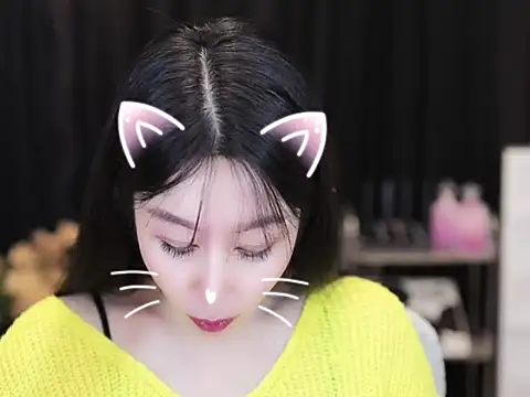 Nuyoah-77 online show from October 4, 2025, 3:57 pm