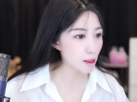 Nuyoah-77 online show from October 1, 2025, 4:00 pm