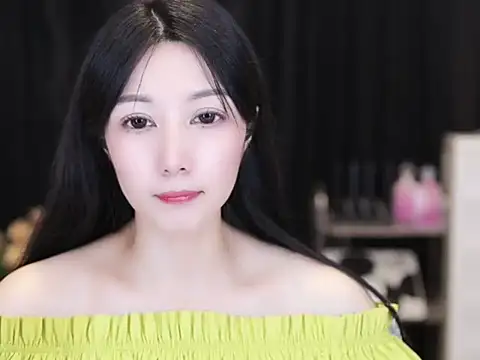 Nuyoah-77 online show from October 5, 2025, 4:09 pm