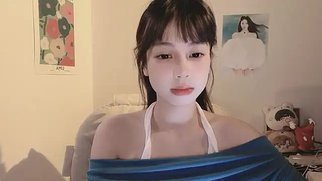 -Hottie online show from September 18, 2025, 4:10 pm