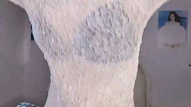 -Hottie online show from December 19, 2025, 4:09 pm