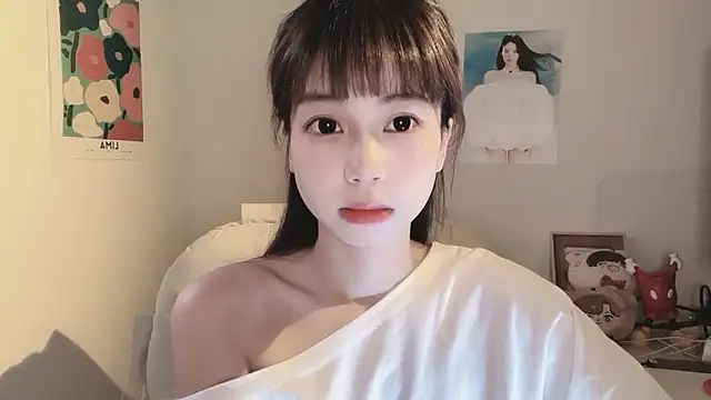 -Hottie online show from September 10, 2025, 4:17 pm