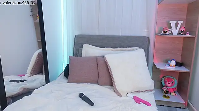 ValeriaCox online show from November 5, 2025, 1:47 pm