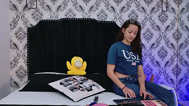 SaaraBrown online show from September 24, 2025, 11:50 am