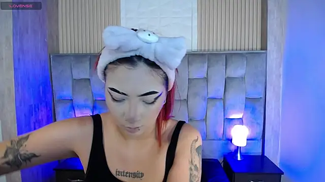 Mia Rinn online show from October 8, 2025, 3:02 pm