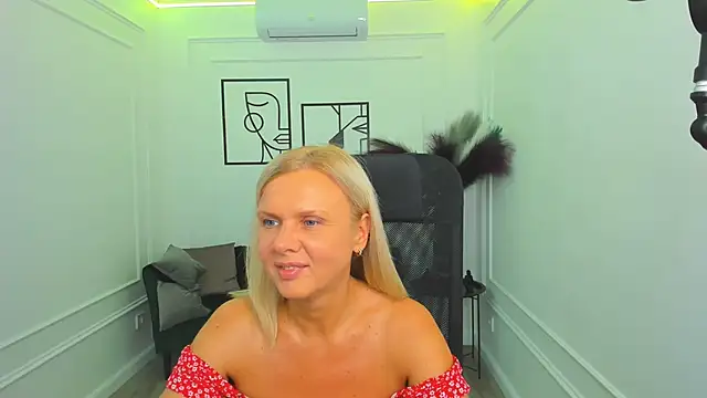 AgathaKlouin online show from September 25, 2025, 7:31 pm