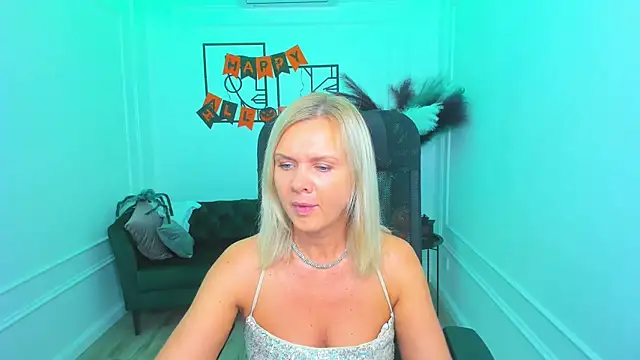 AgathaKlouin online show from October 26, 2025, 7:47 pm