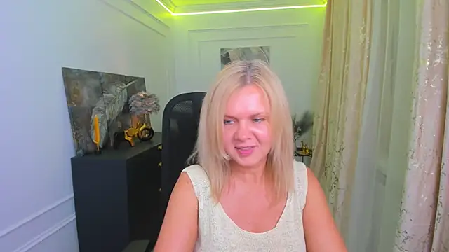 Snapshot of AgathaKlouin chatting on May 28, 2026, 7:53 pm AgathaKlouin online show from May 28, 2026, 7:53 pm