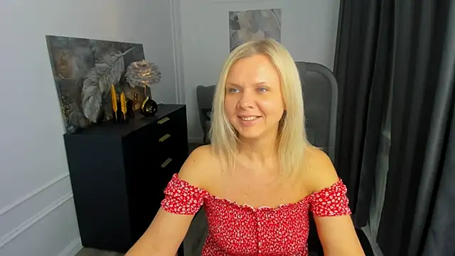 AgathaKlouin online show from March 31, 2026, 7:27 pm