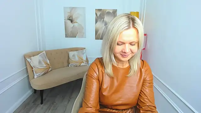 AgathaKlouin online show from March 12, 2026, 7:18 pm