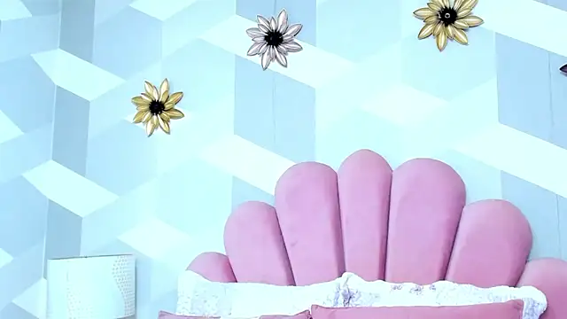 KylieMonnett online show from March 5, 2025, 10:44 am