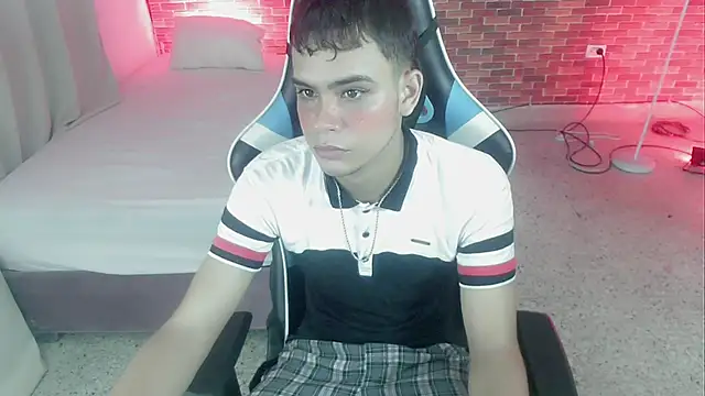 zacariasss  online show from September 20, 2025, 7:24 am