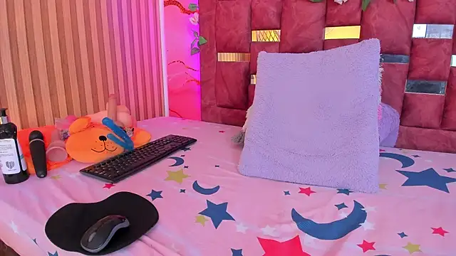 melody paris online show from March 21, 2025, 2:18 pm