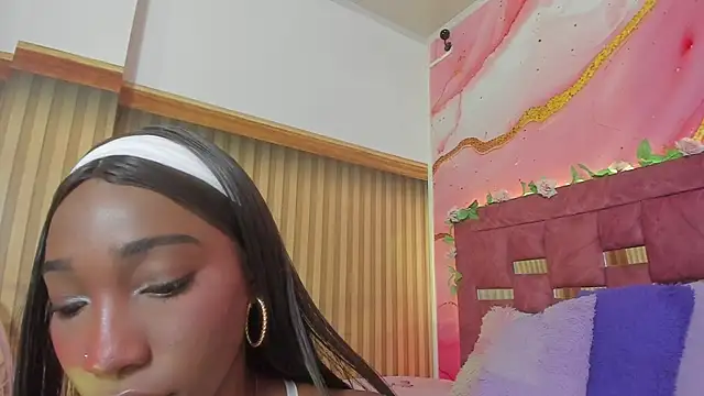 Snapshot of melody_paris chatting on May 20, 2026, 10:56 am melody paris online show from May 20, 2026, 10:56 am