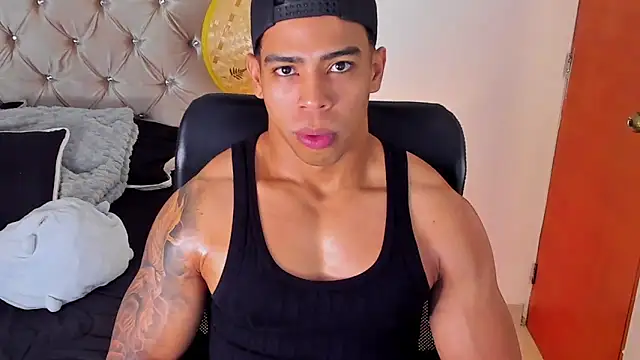 Andrew wolf7 online show from October 3, 2025, 7:59 pm