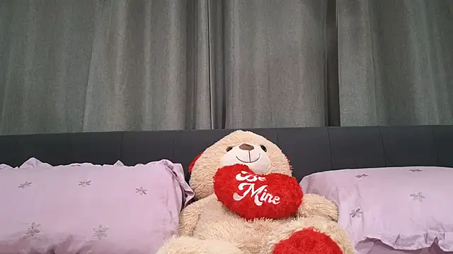 Snapshot of longislandprincess chatting on April 17, 2026, 9:12 am longislandprincess online show from April 17, 2026, 9:12 am