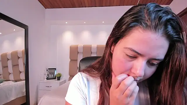 Lyssa Muller online show from October 8, 2025, 12:28 pm