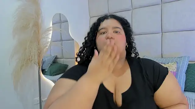 Miley Collins online show from November 25, 2025, 7:58 pm