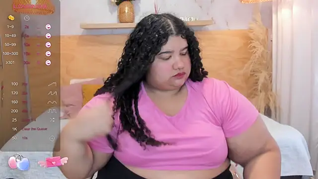 Miley Collins online show from November 22, 2025, 12:48 pm