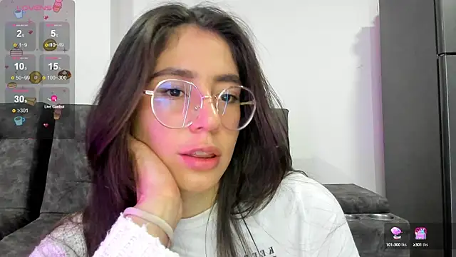 Snapshot of emmadiaz1 chatting on January 10, 2025, 12:38 am emmadiaz1 online show from January 10, 2025, 12:38 am