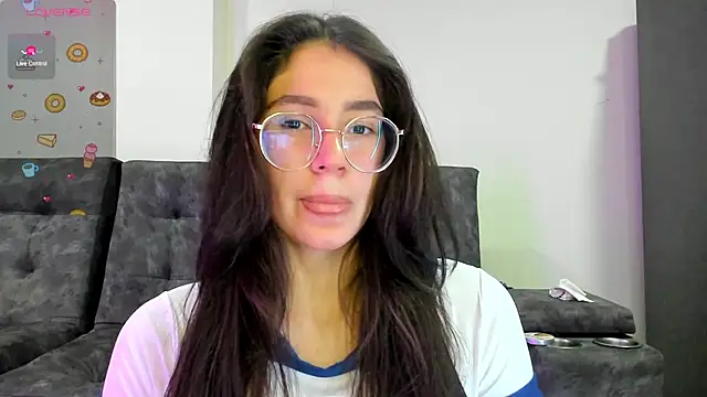 Snapshot of emmadiaz1 chatting on February 24, 2025, 4:27 am emmadiaz1 online show from February 24, 2025, 4:27 am