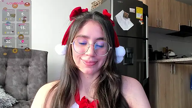 Snapshot of emmadiaz1 chatting on December 21, 2024, 6:22 pm emmadiaz1 online show from December 21, 2024, 6:22 pm