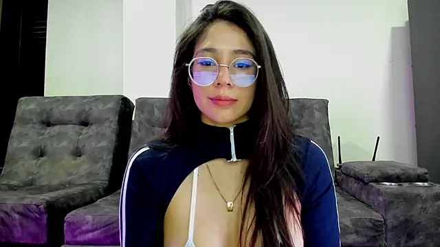 Snapshot of emmadiaz1 chatting on September 28, 2025, 5:03 am emmadiaz1 online show from September 28, 2025, 5:03 am