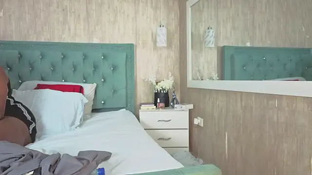 Alexa roussee online show from September 22, 2025, 11:38 am